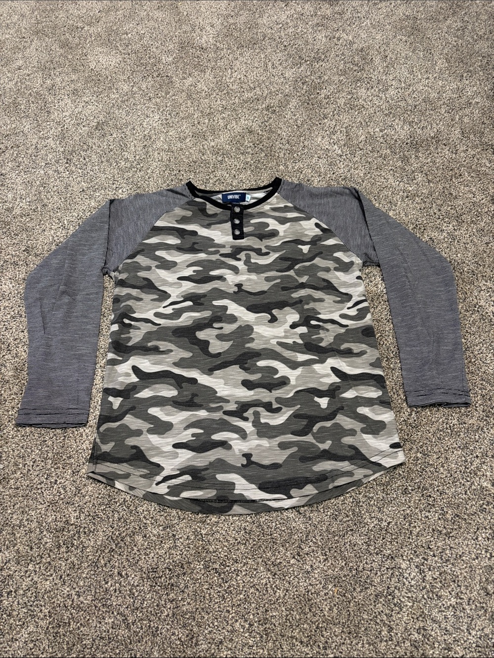 Boys Univibe Gray Camo Raglan Henley Long-Sleeve Top Size XL 14